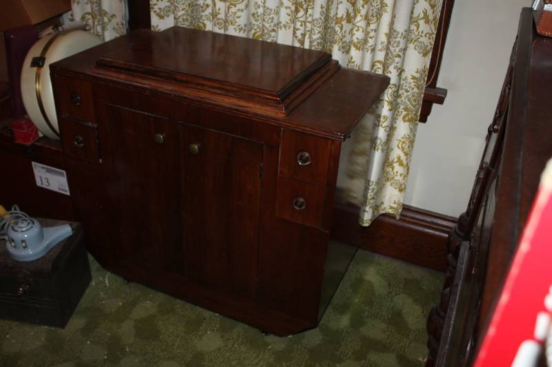 lot 5 image: Wheeler and Wilson Sewing Machine Cabinet