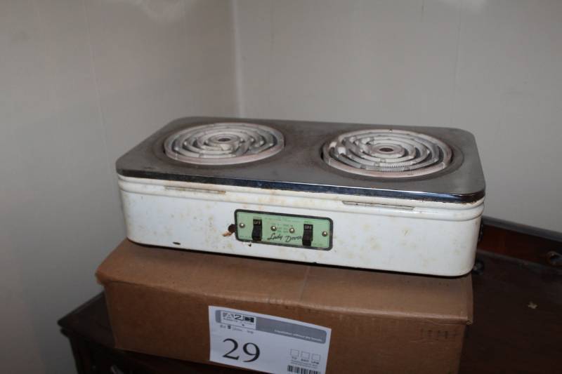 lot 29 image: Lady Dover 2-Burner Electric Stove Top
