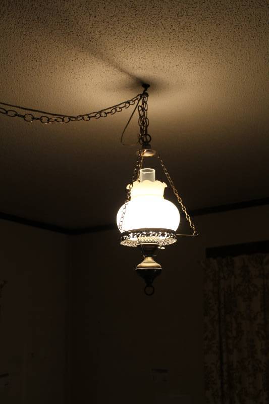 lot 90 image: Hanging Lamp