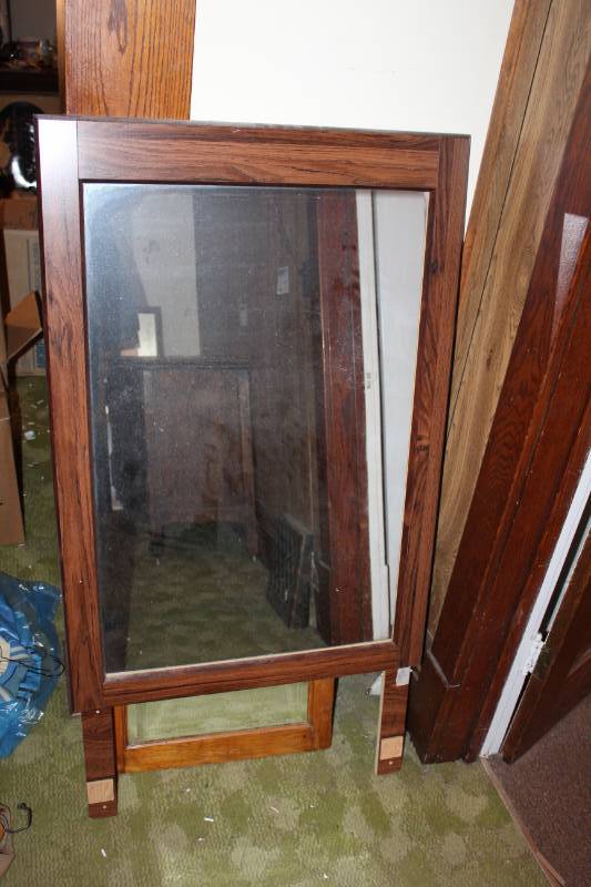 lot 64 image: Dresser Mirror