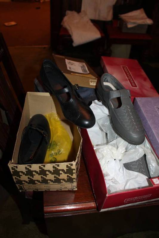 lot 46 image: Mushrooms, Outdorables Womens Shoes
