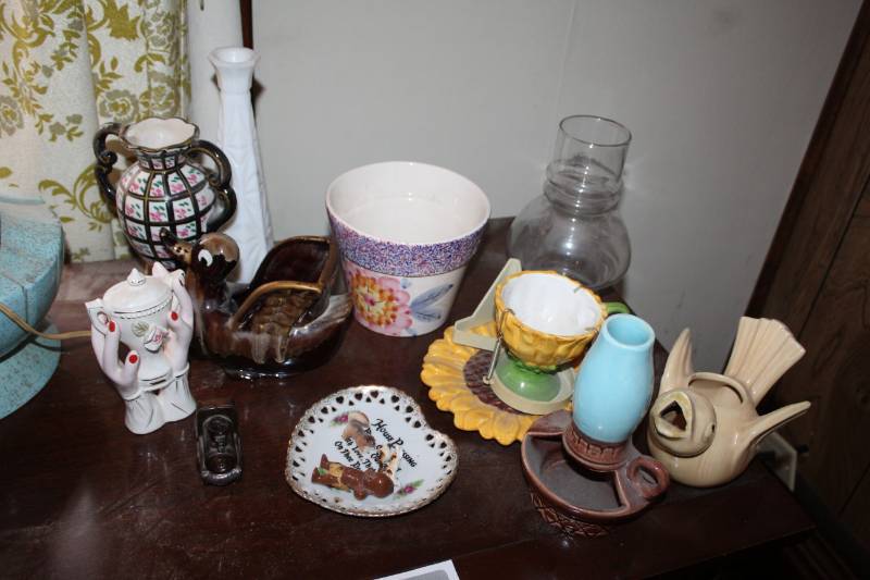 lot 74 image: Table Dcor - Bowls, Plates, Candleholders, Vases, And More