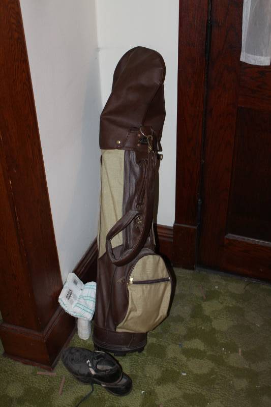 lot 78 image: Wilson Golf Club Set and Golf Shoes