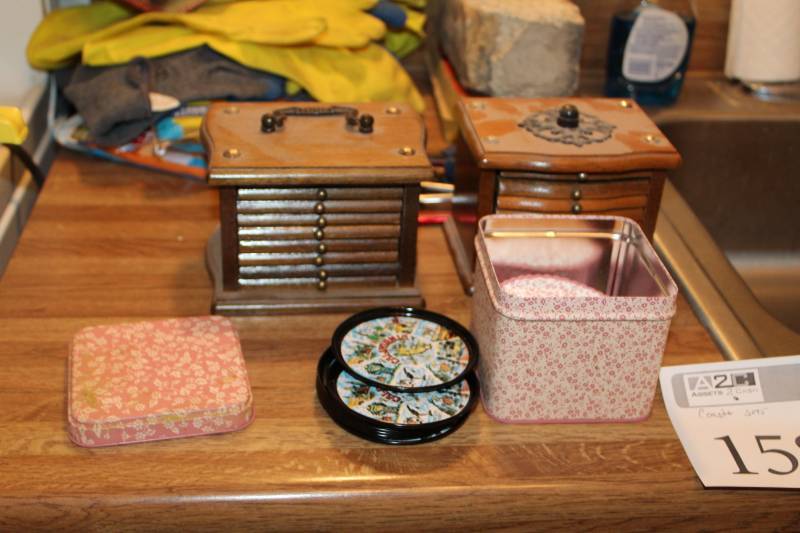lot 158 image: Coaster Sets