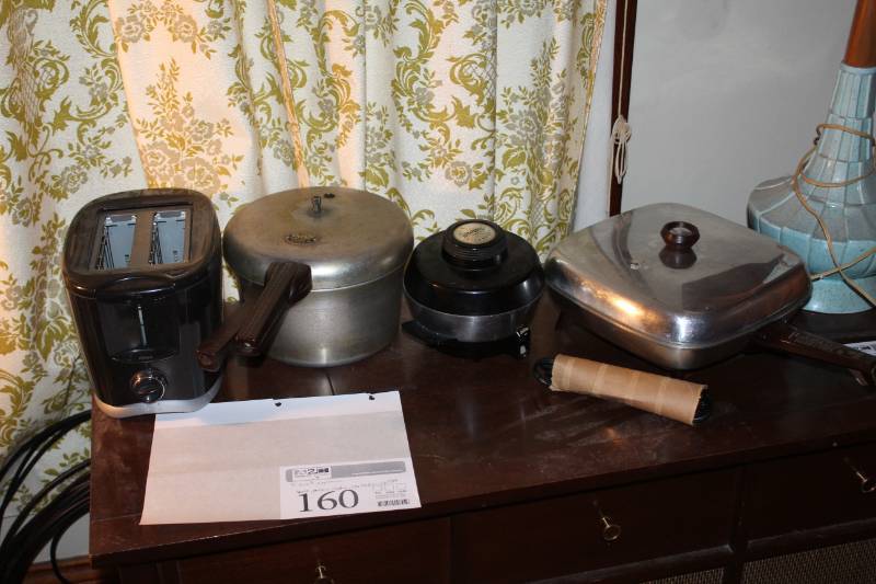 lot 160 image: Kitchen Appliances - Toaster, Pressure Cooker, Sunbeam Automatic Egg Cooker, Skillet