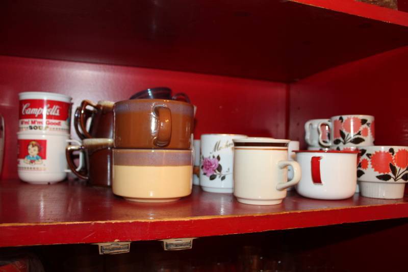lot 144 image: Ceramic Coffee Mugs and Soup Cups