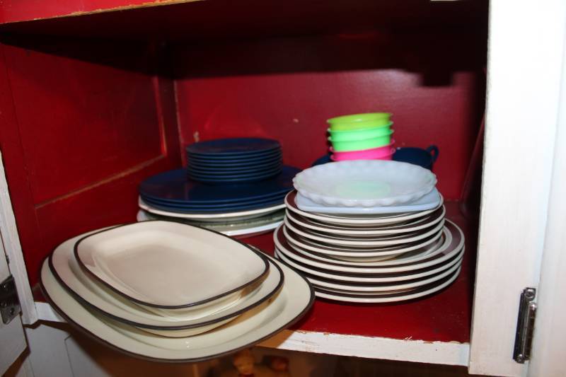 lot 141 image: Plates and Plastic Cups