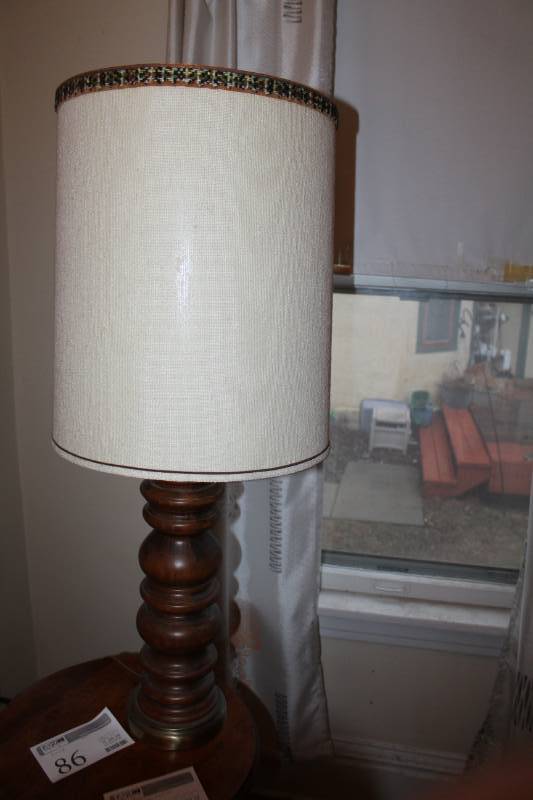 lot 86 image: Table Lamp