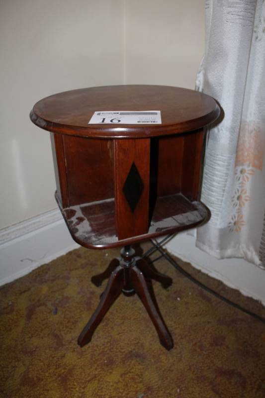 lot 16 image: Pedestal Wood End Table