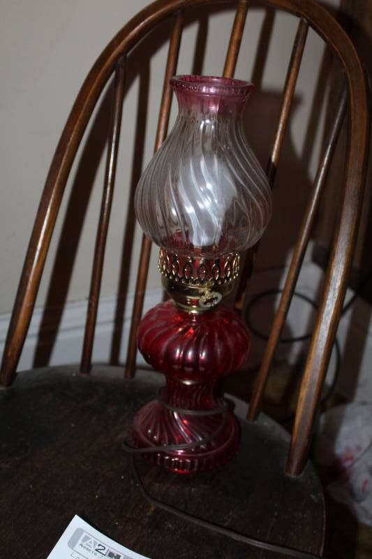 lot 88 image: Oil Lamp Style Table Lamp