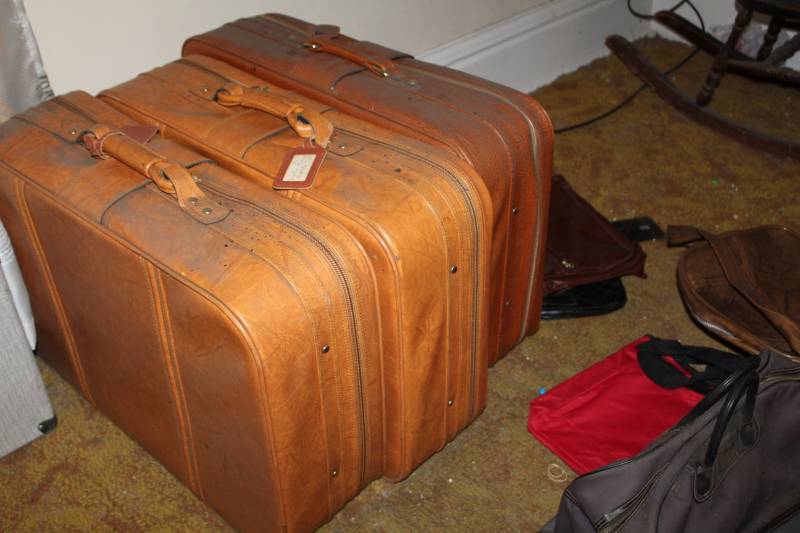 lot 95 image: Brown Leather Suitcase Set