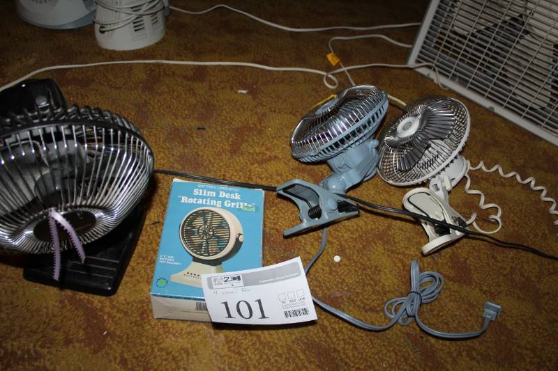 lot 101 image: Small Desk Fans
