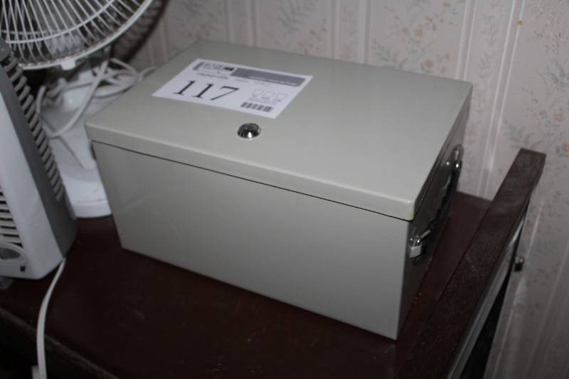 lot 117 image: Locking Metal Safe Box with Key