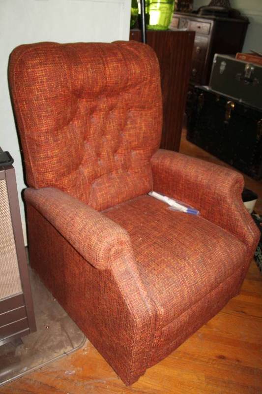 lot 183 image: Living Room Recliner