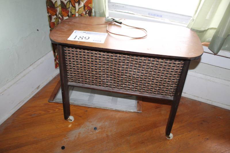 lot 189 image: Rolling Speaker Cabinet