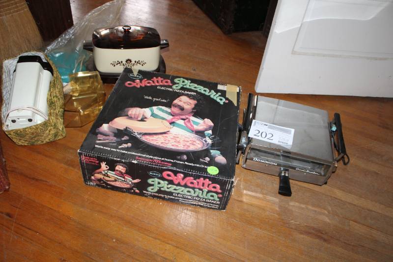 lot 202 image: Kitchen Appliances - Watta Pizzeria Pizza Baker, Popcorn Maker, Roaster, Dominion Oven Roaster