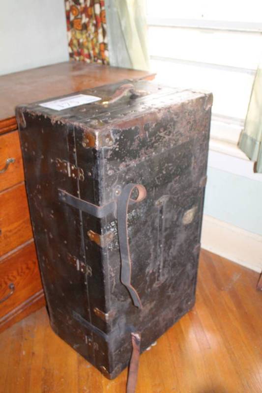lot 175 image: Chest