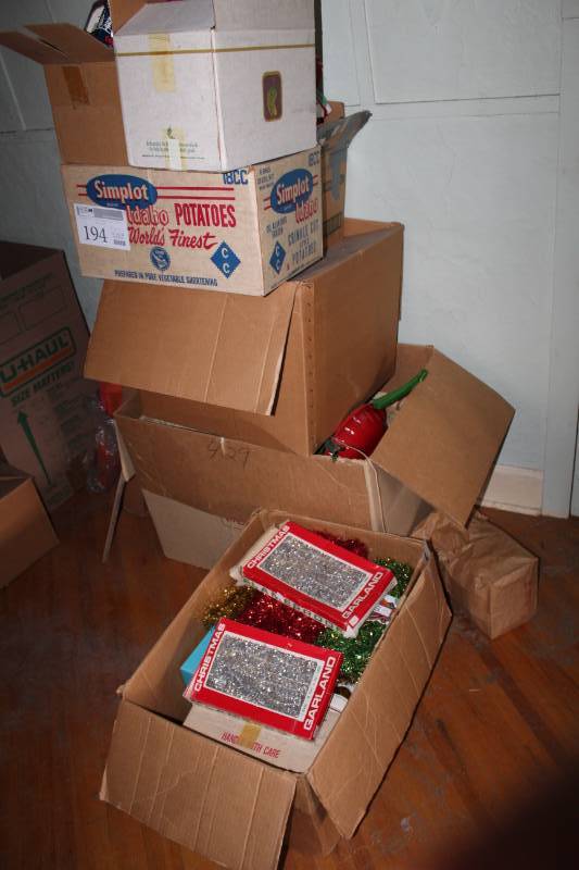 lot 194 image: Christmas Dcor - Tree, Dcor, Garland, Ornaments