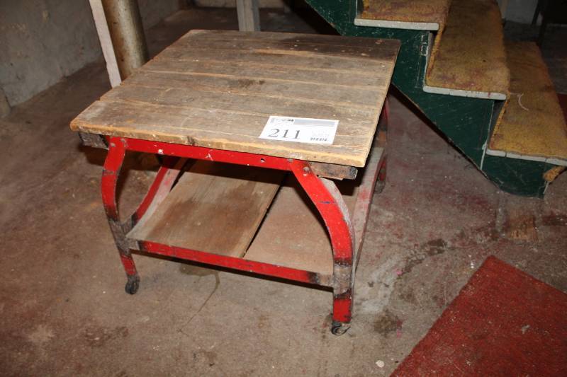 lot 211 image: Rolling Cart