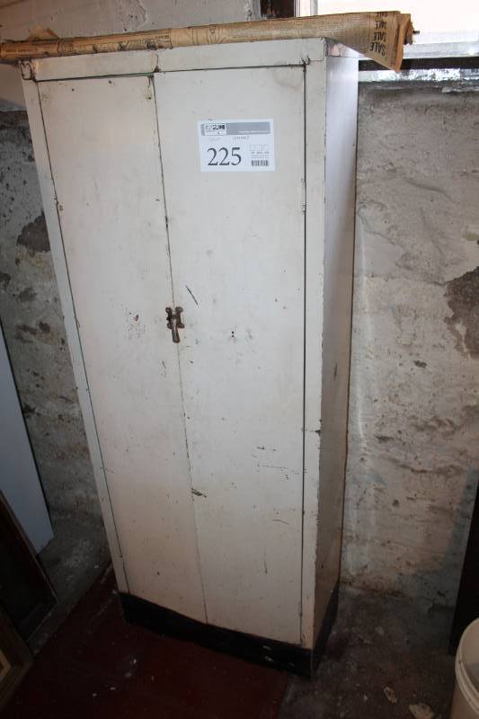lot 225 image: Metal Utility Cabinet with 5-Shelves