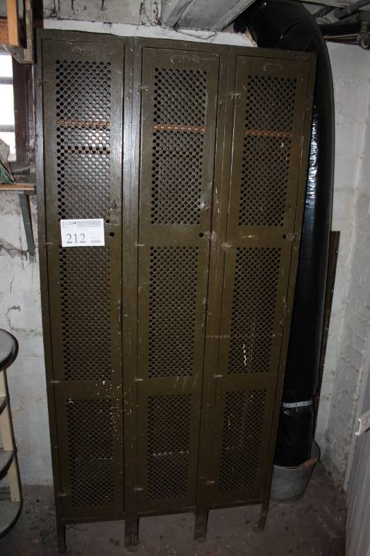 lot 212 image: Metal Lockers