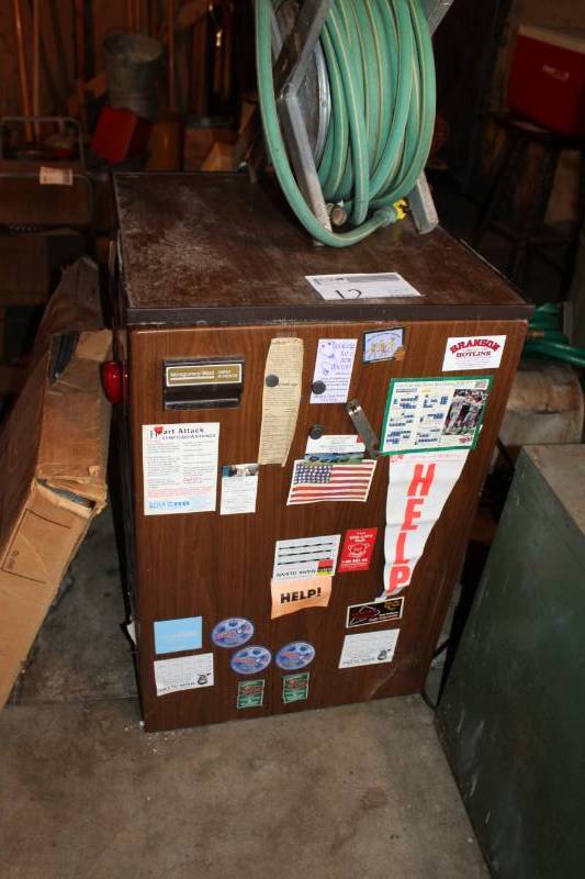 lot 12 image: Montgomery Ward Compact Refrigerator with Freezer Compartment
