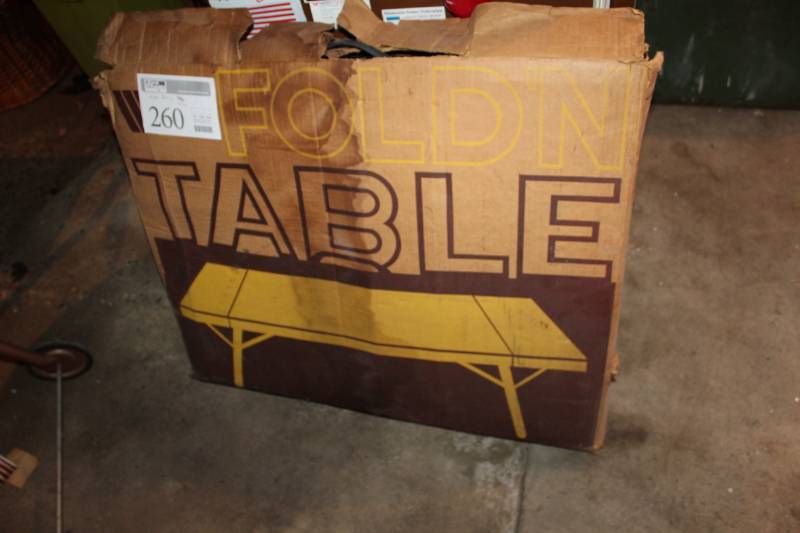 lot 260 image: Metal Folding Table