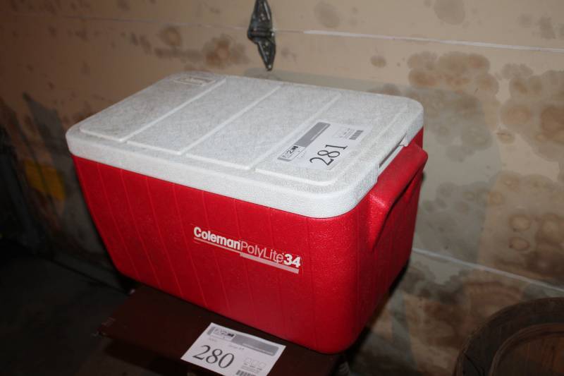 lot 281 image: Coleman PolyLite 34 Chest Cooler