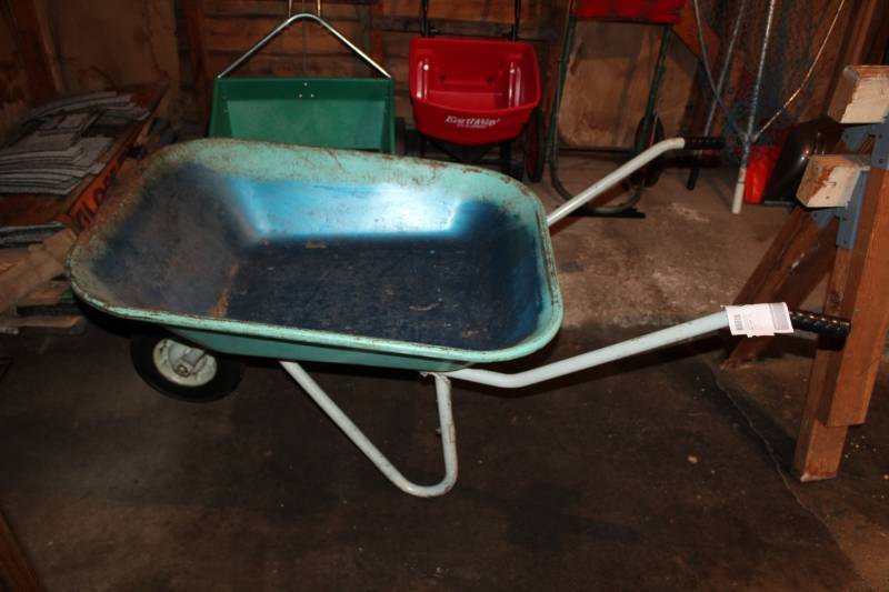 lot 265 image: Dunlap Metal Wheelbarrow