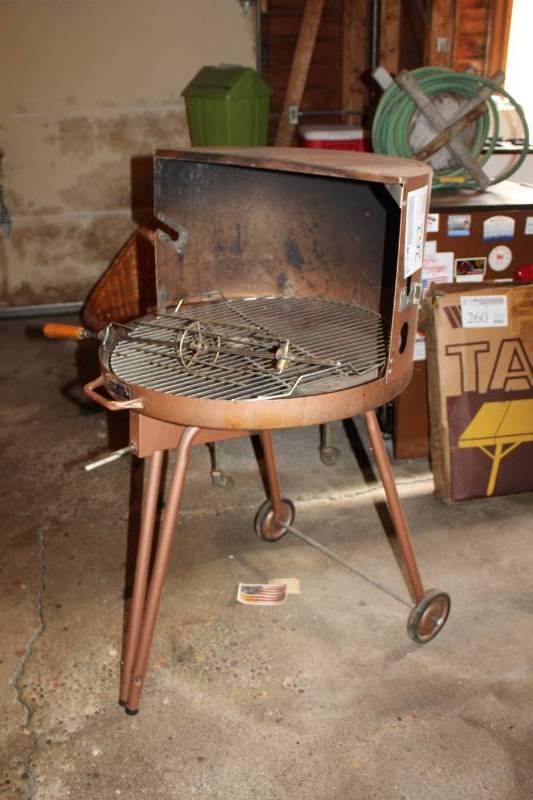 lot 262 image: Kamkap Look-Out Charcoal Grill
