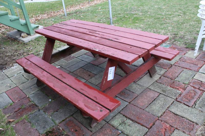 lot 241 image: Outdoor Picnic Table