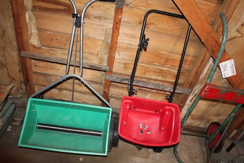 lot 283 image: Push Broadcast Seed Spreaders