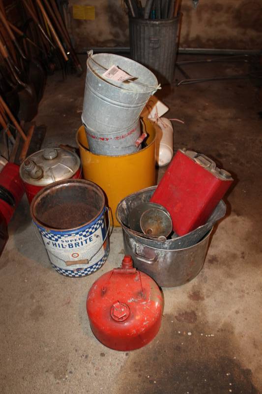 lot 292 image: Metal Cans, Bucket