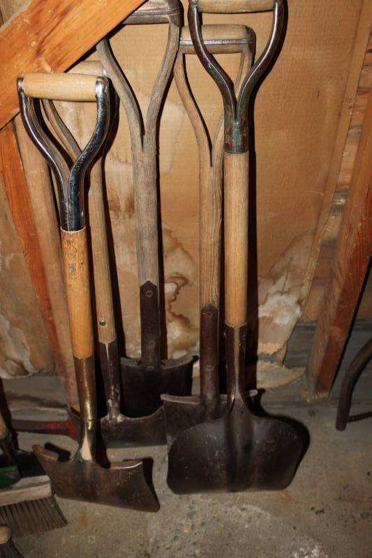 lot 289 image: Shovels, Spades