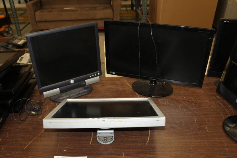 lot 415 image: Dell,Samsung Computer Monitors