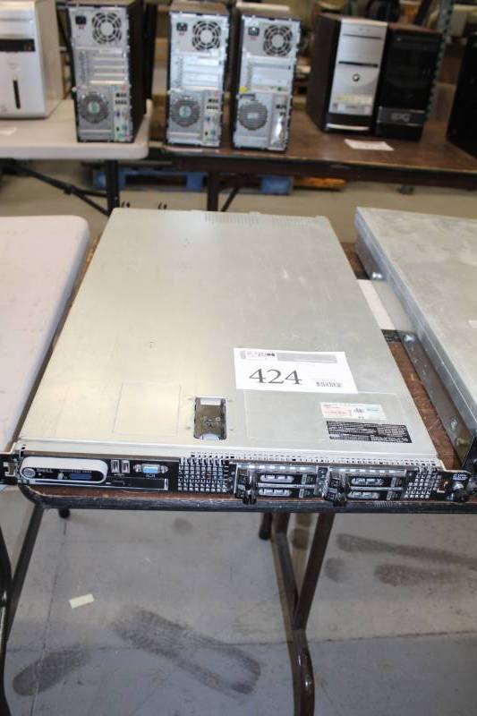 lot 424 image: Dell Rack-Mount PowerEdge 150 Switch