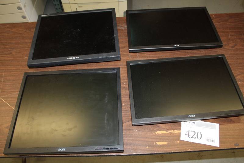 lot 420 image: Acer,Samsung 19-inch Computer Monitors