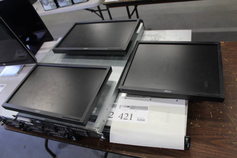lot 421 image: Acer 19-inch Computer Monitors