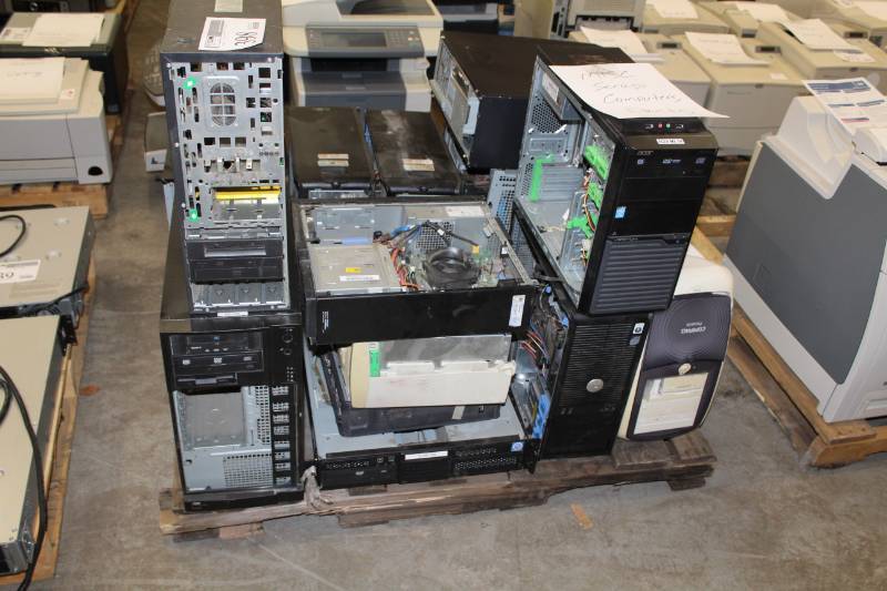 lot 398 image: Computer Towers