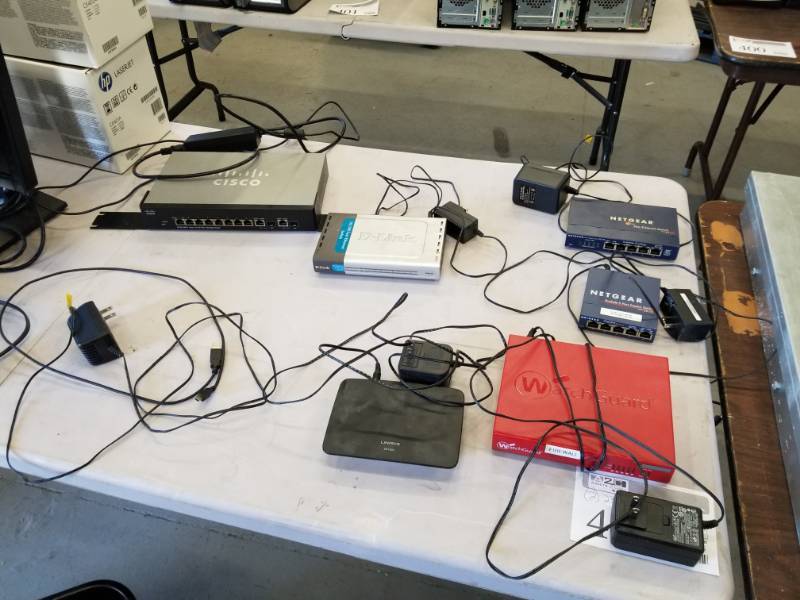 lot 486 image: Lot of Networking equipment