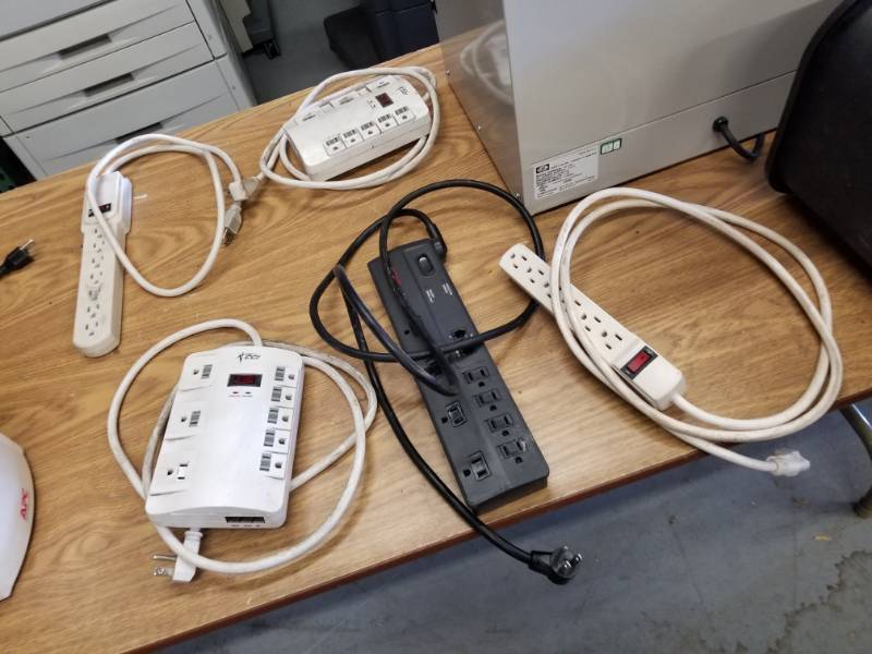lot 487 image: Lot of (5) Power Strips