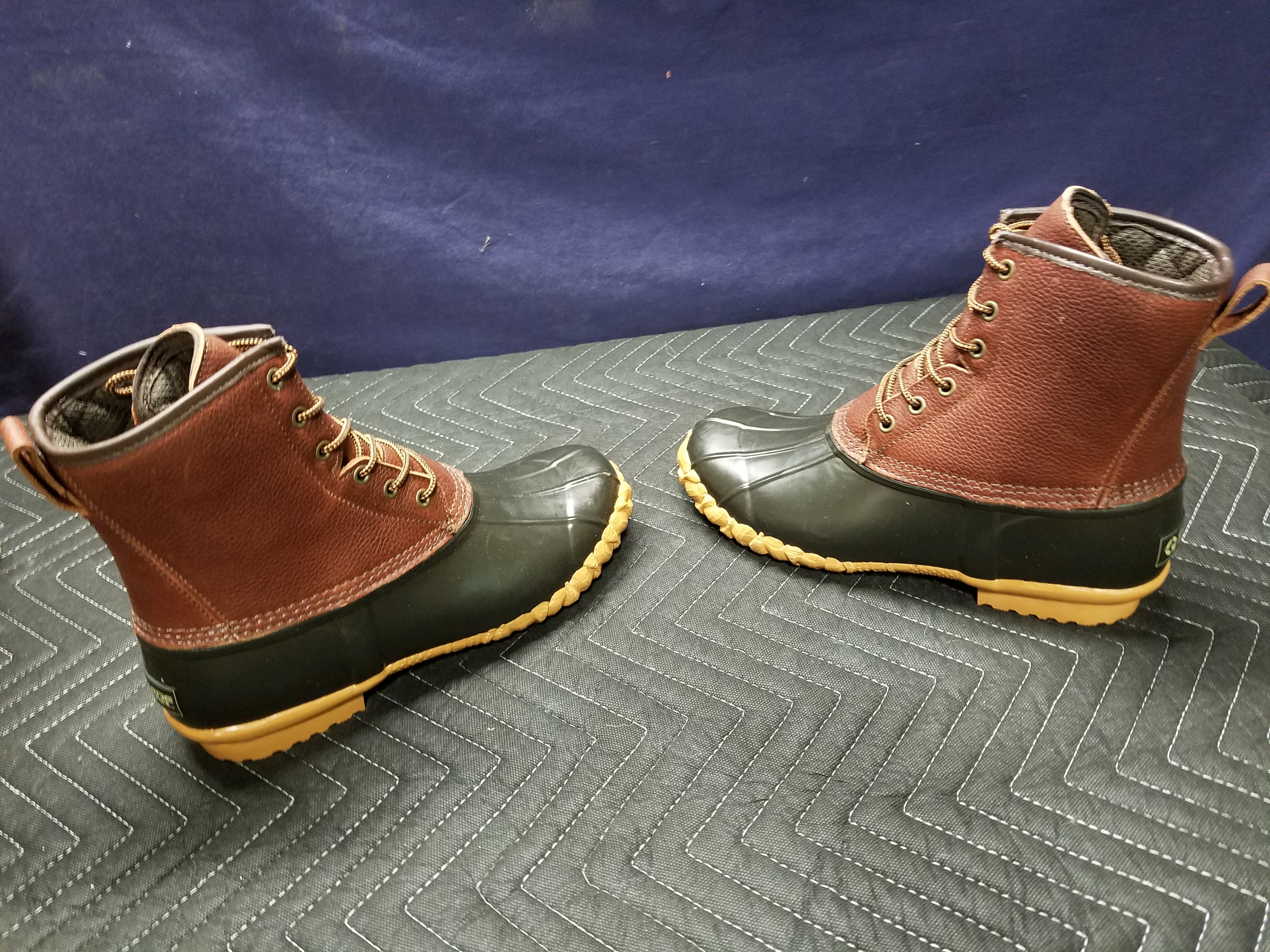 lot 4 image: Boots