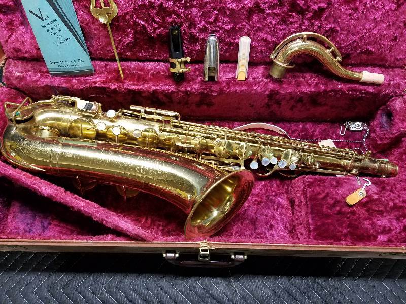 lot 9 image: Saxophone