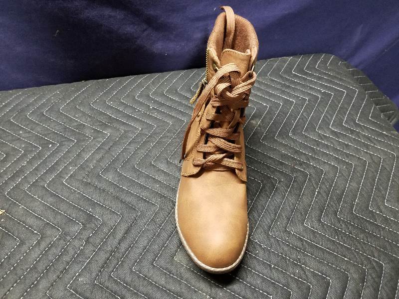 lot 14 image: Womens Boots