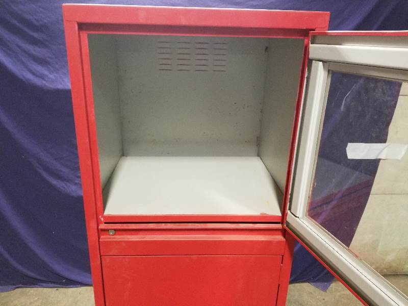 lot 16 image: Storage Cabinet