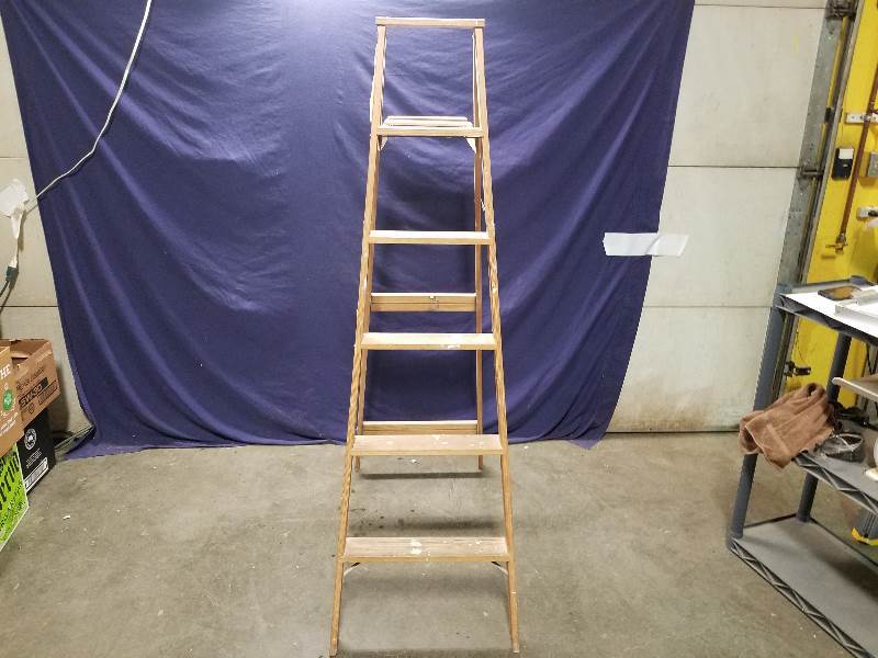 lot 19 image: Keller Ladder