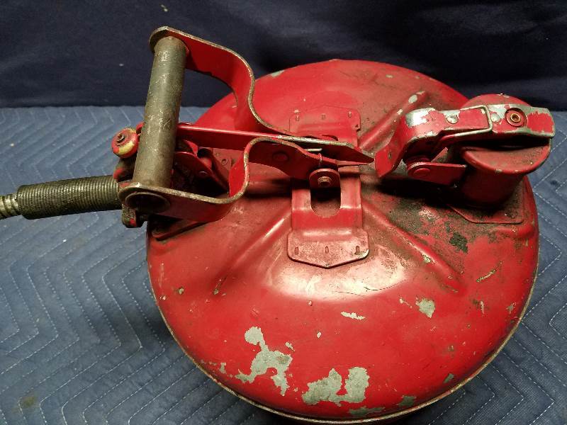 lot 31 image: Gas Can