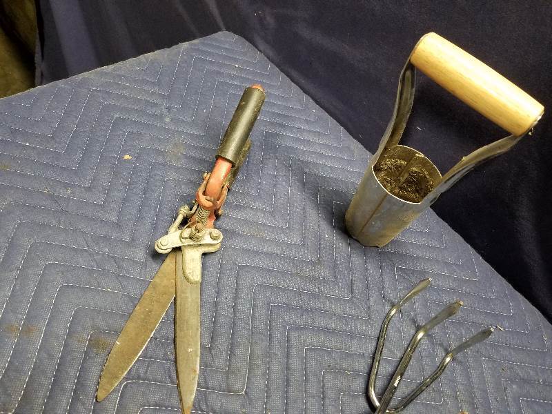lot 32 image: Assorted Tools