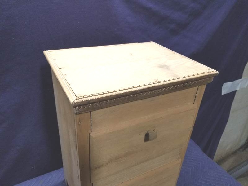 lot 64 image: Furniture