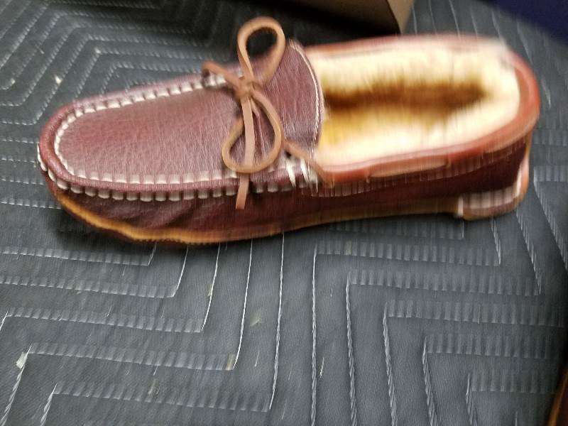 lot 71 image: Footwear - Slippers
